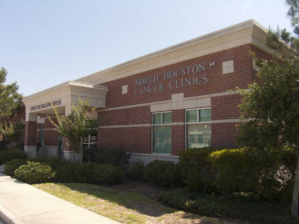 Exterior view of North Houston Cancer Clinics The woodlands building and entrance